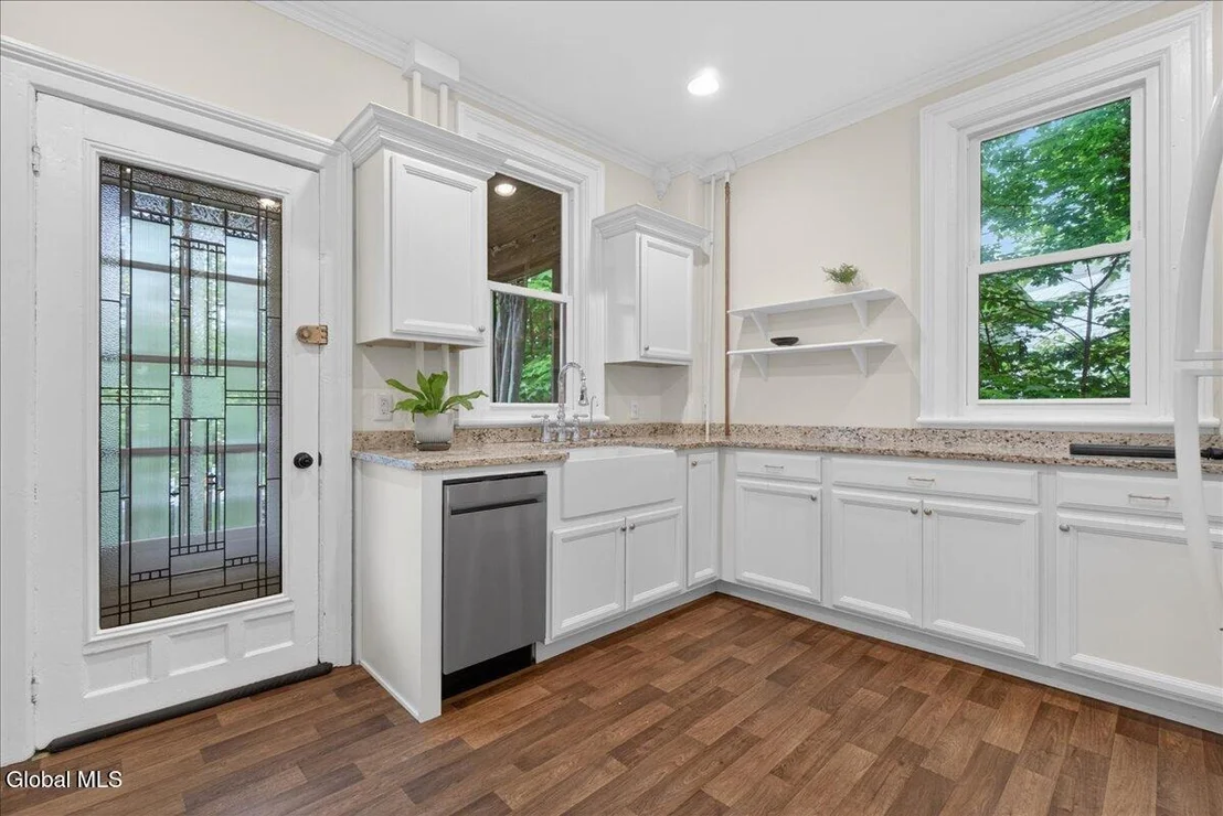Photo of 121 Maple Avenue