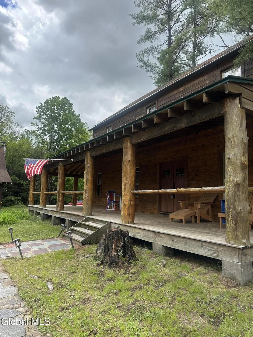 Photo of 746 Howe Road