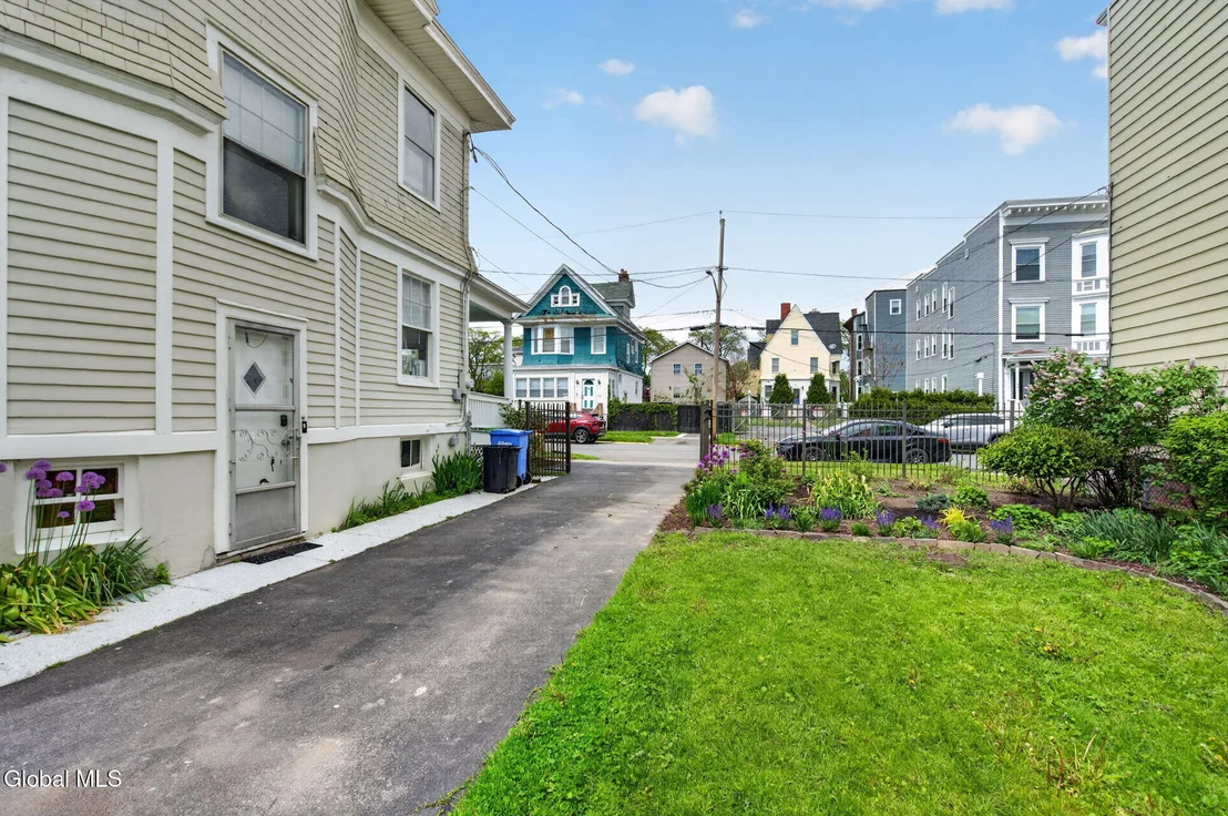 Photo of 446 Yates Street