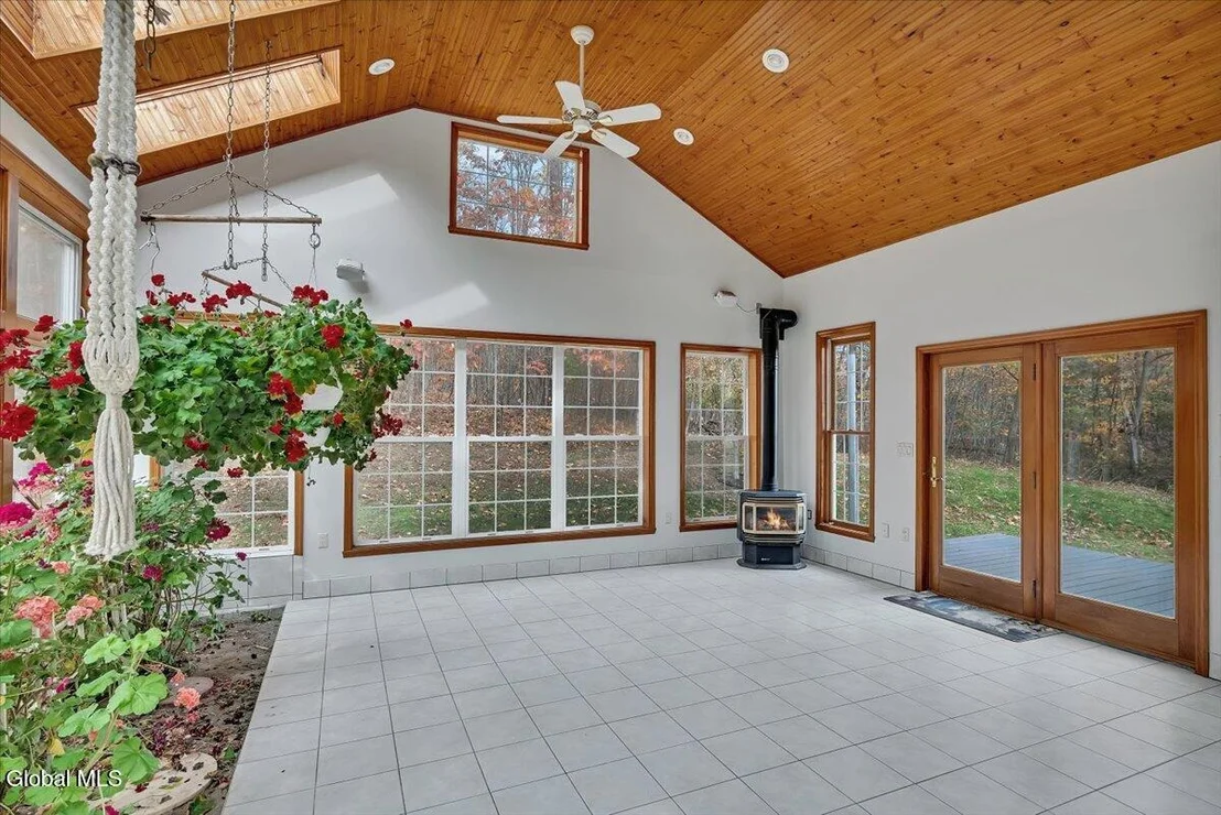 Photo of 1306 Putnam Road
