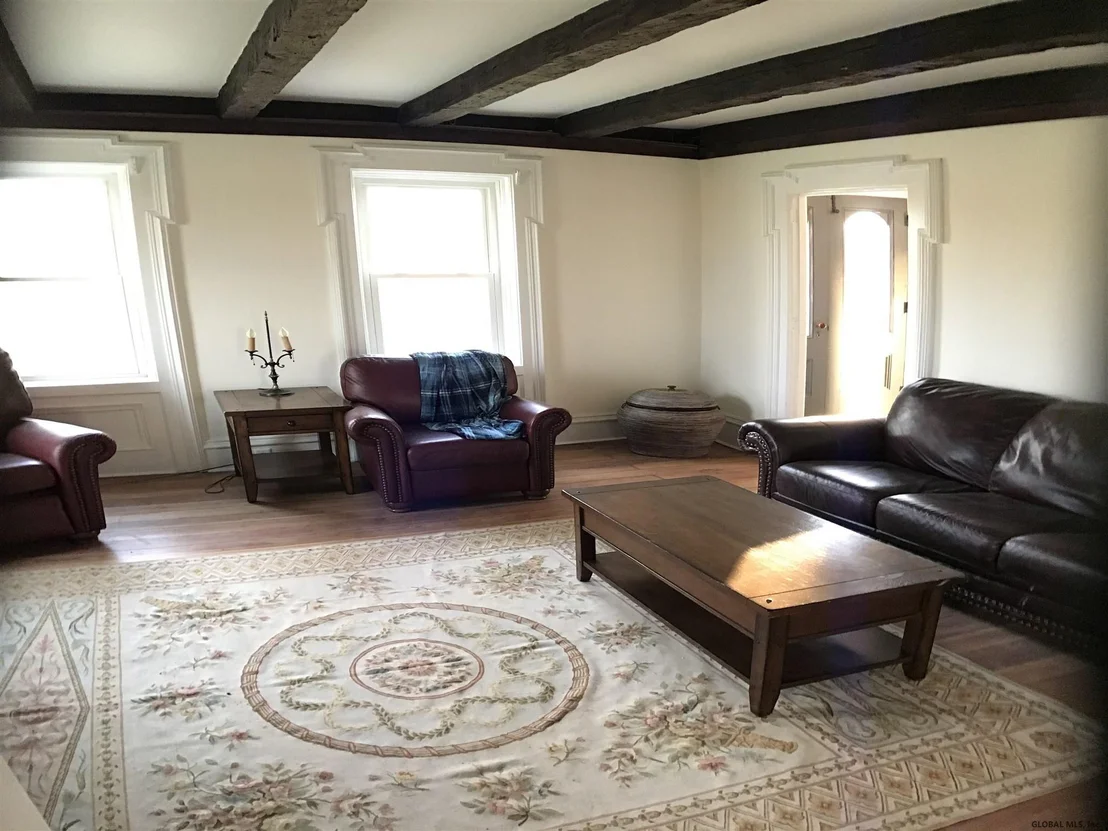 Photo of 1237 W RIVER Road