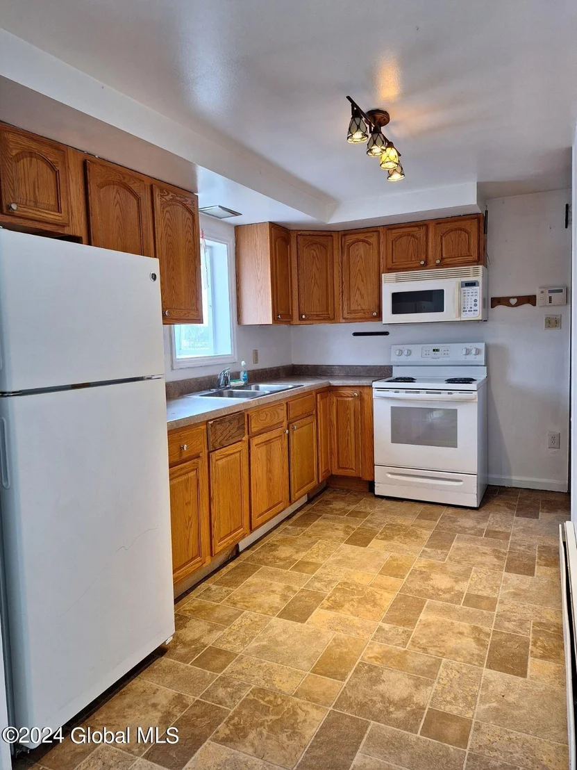 Photo of 747 7th Avenue