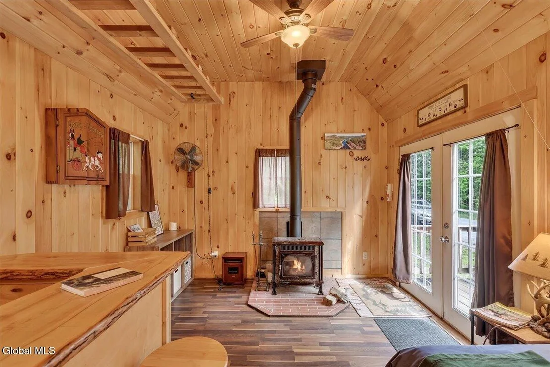 Photo of 1495 River Road
