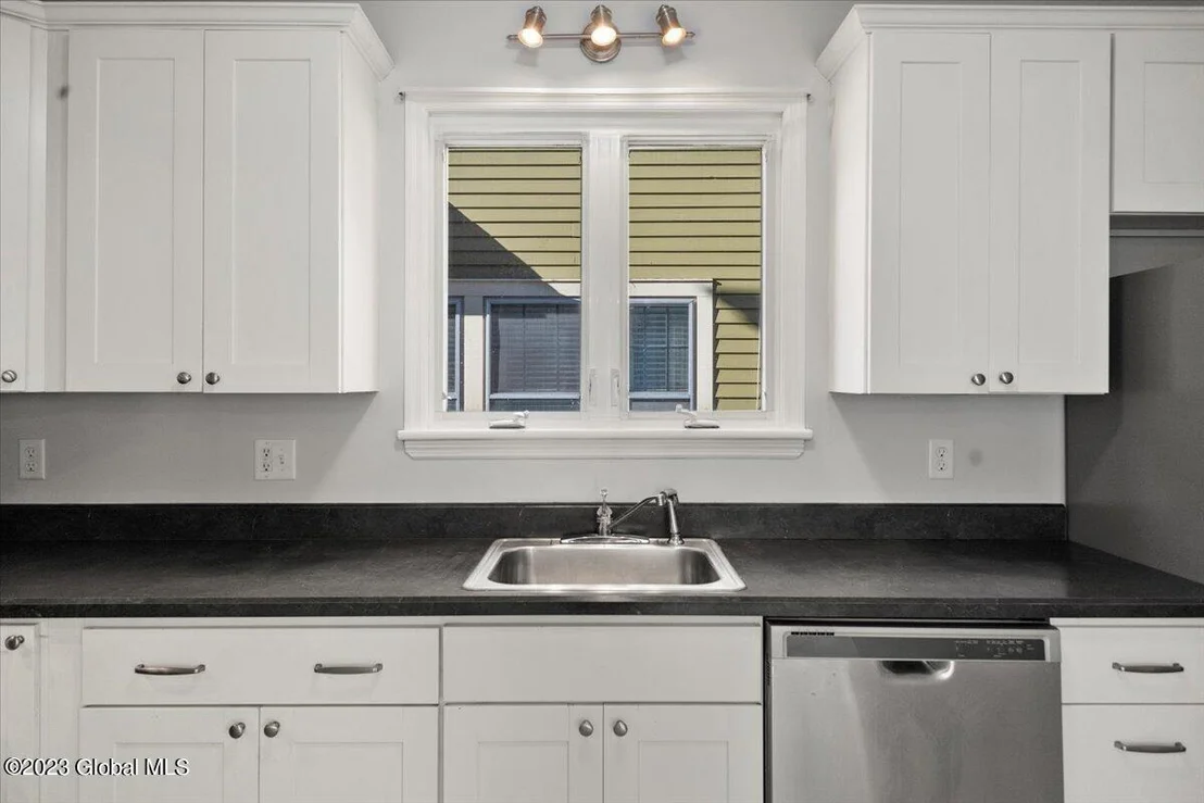 Photo of 160 6th Street