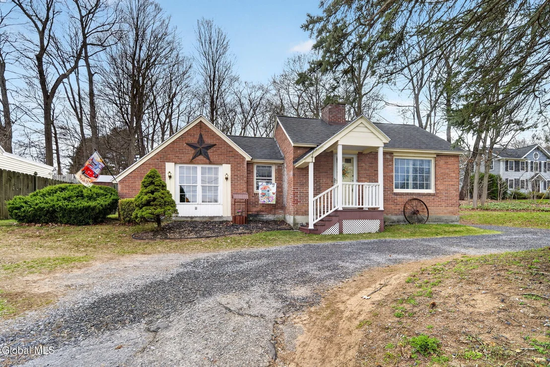 Photo of 2980 Troy Schenectady Road