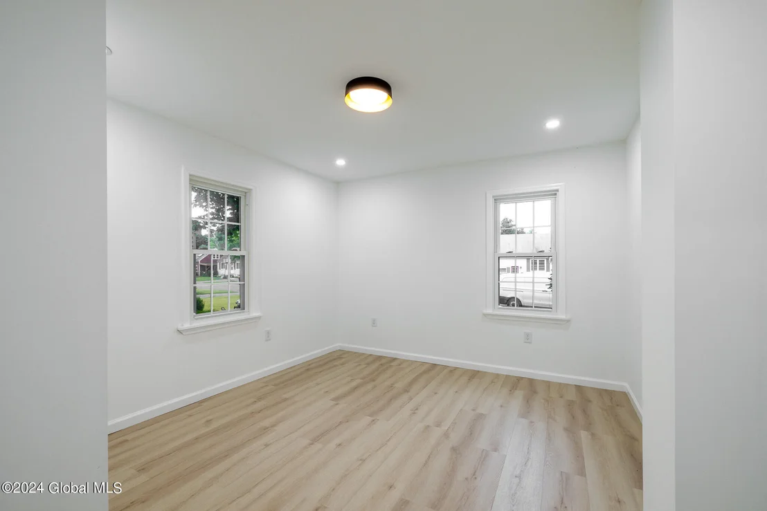 Photo of 1025 Peter Road