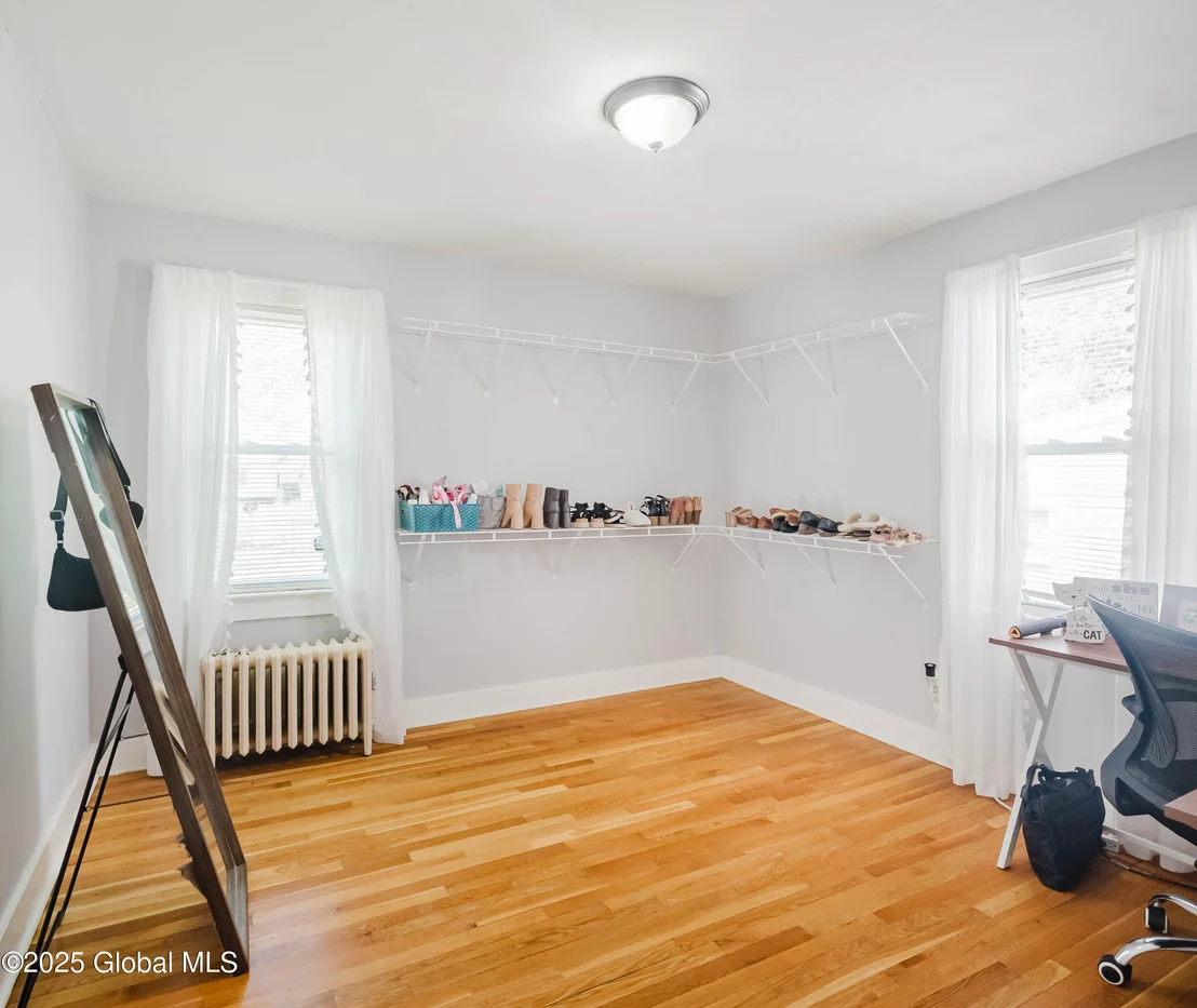 Photo of 2081 Chepstow Road
