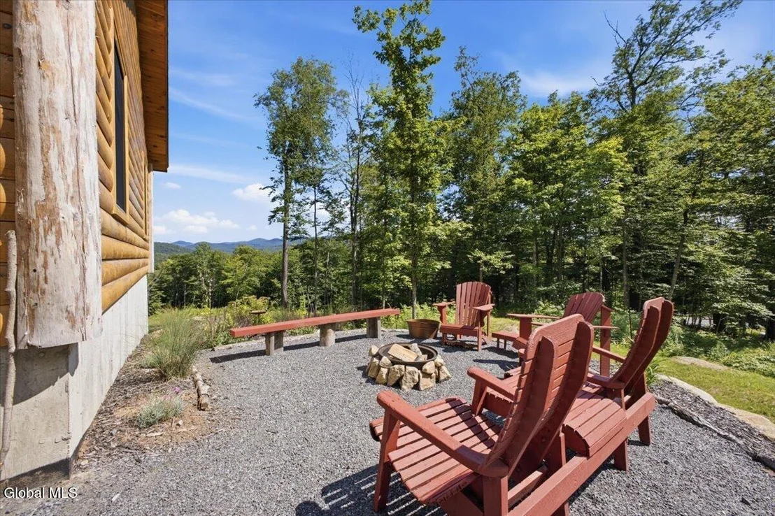 Photo of 1482 Tupper Road