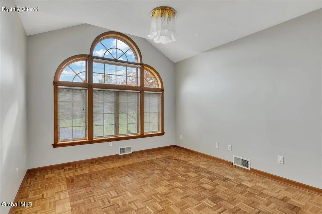 Photo of 1306 Putnam Road