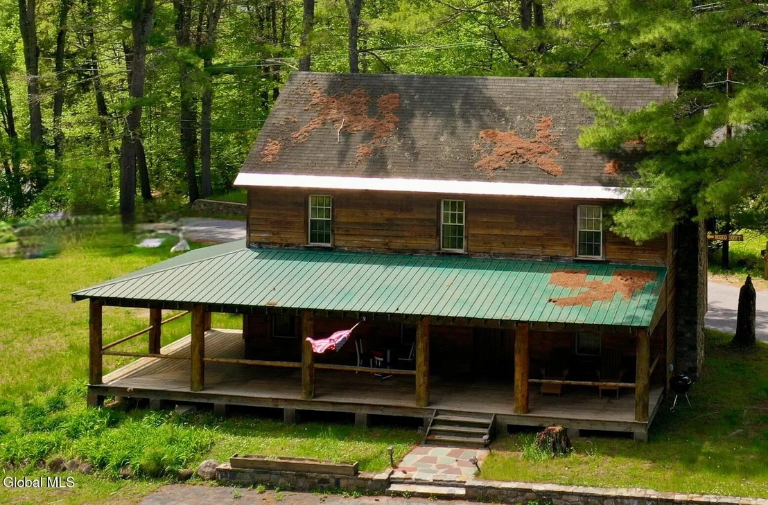 Photo of 746 Howe Road