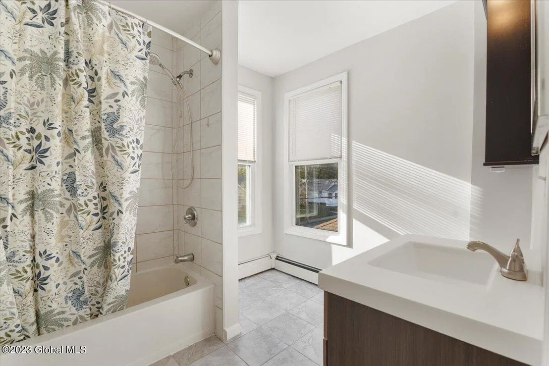 Photo of 160 6th Street