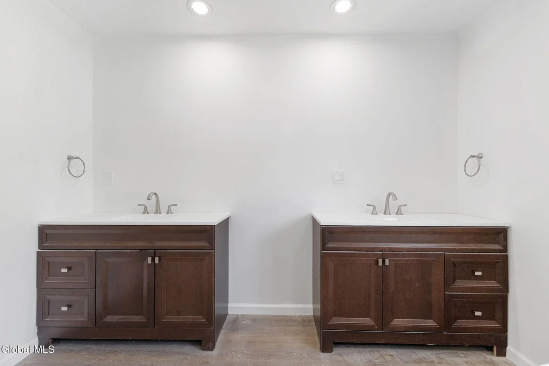 Photo of 5 White Road