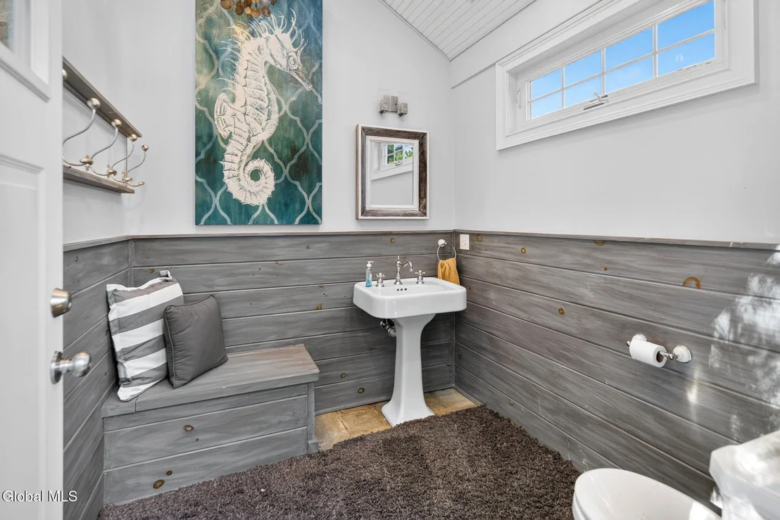 Photo of 245 Menlo Park Road