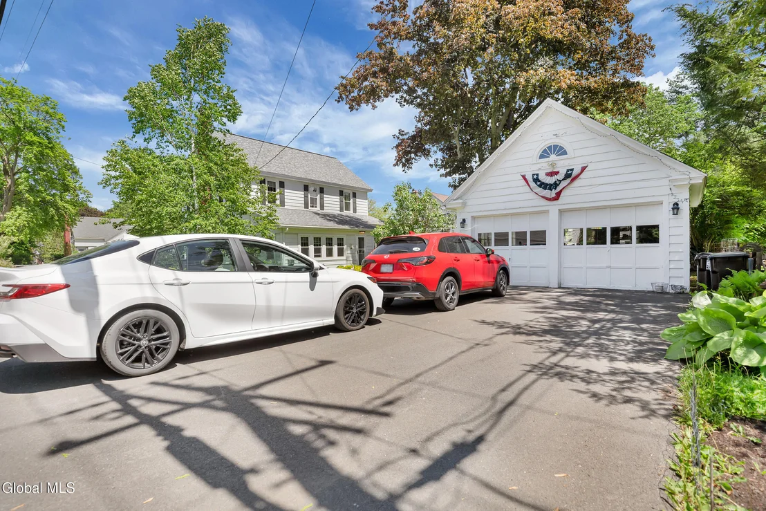 Photo of 723 Sanders Avenue