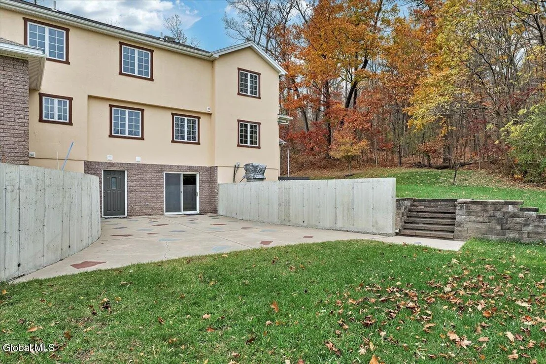 Photo of 1306 Putnam Road
