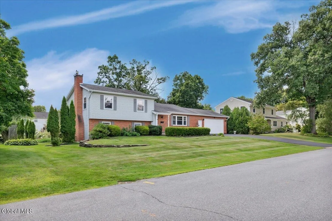 Photo of 109 Oakwood Drive