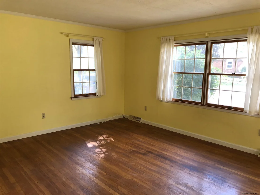 Photo of 5 MANN Drive