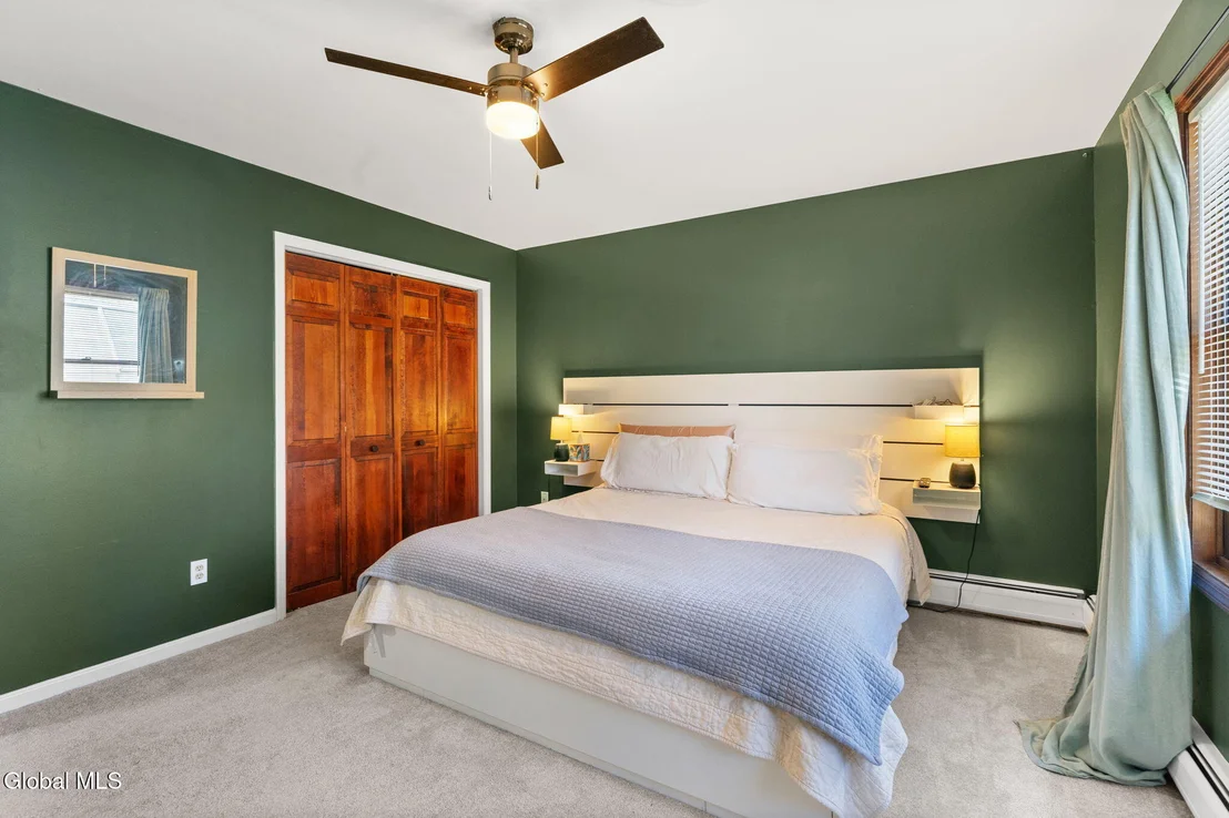 Photo of 19 Crown Point