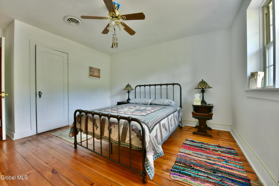Photo of 746 Howe Road