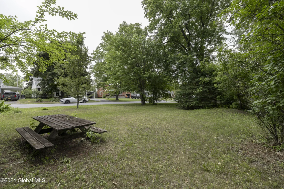 Photo of 1025 Peter Road