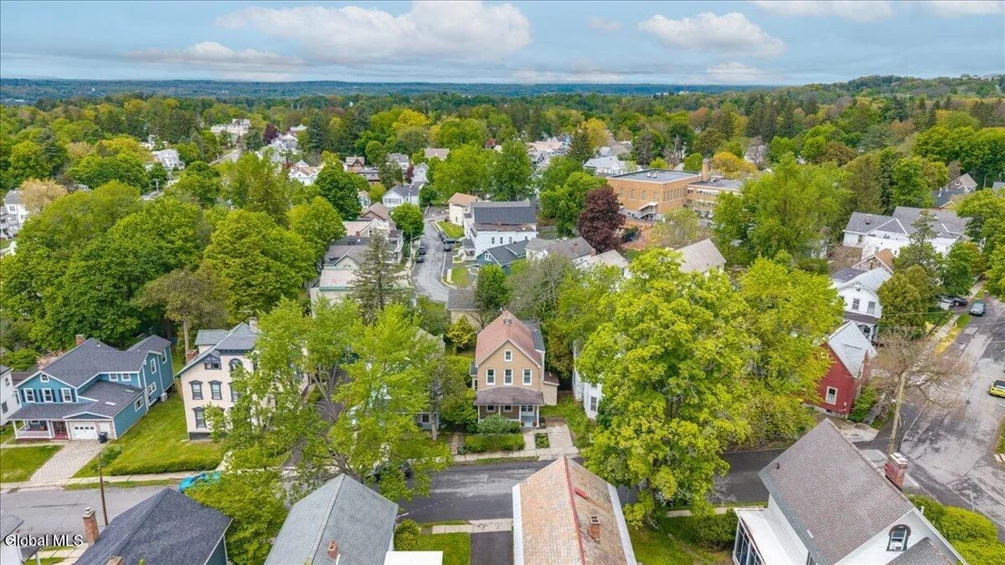 Photo of 121 Maple Avenue