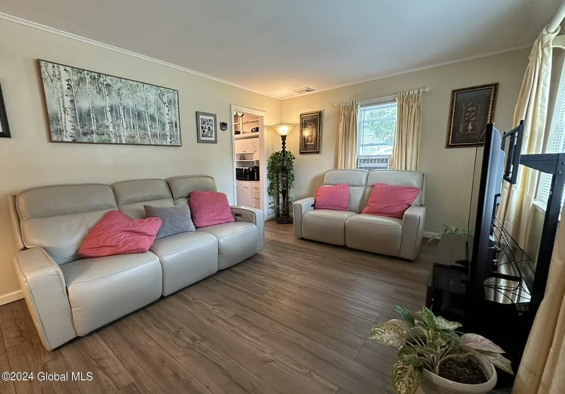 Photo of 309 Chiswell Road
