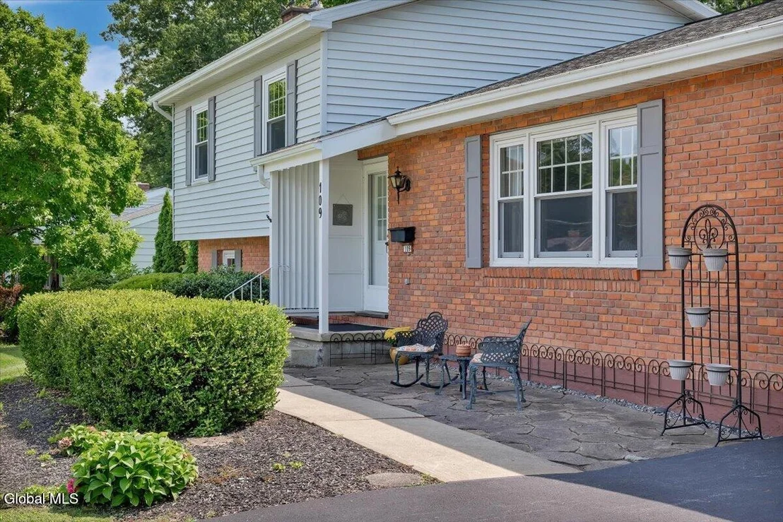 Photo of 109 Oakwood Drive