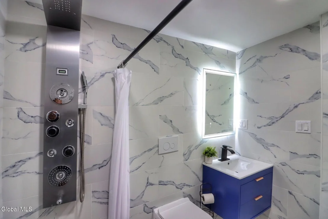 Photo of 4947 Route 32