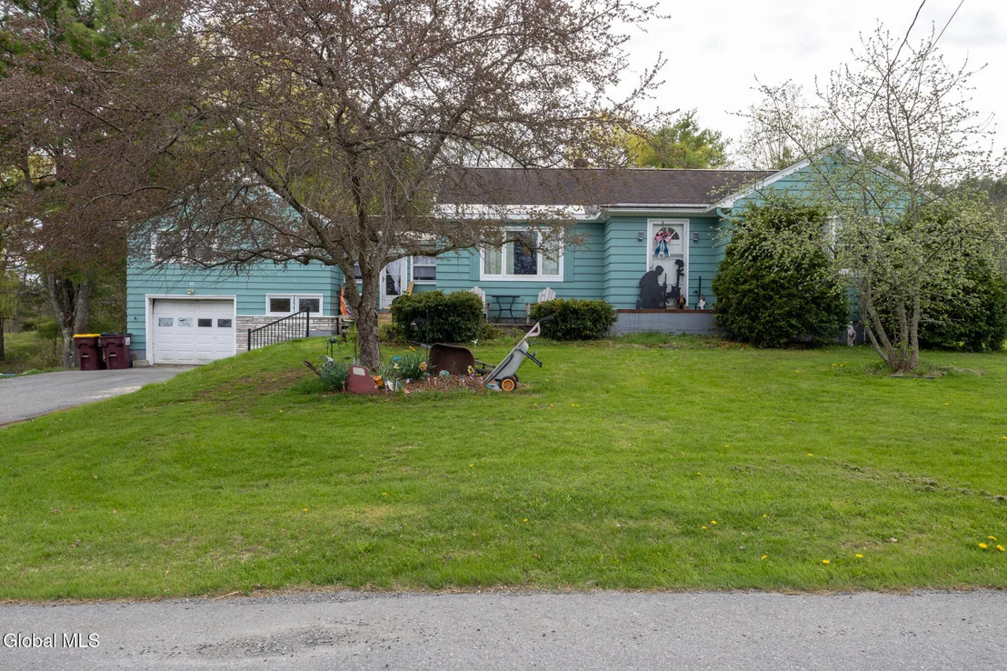 Photo of 8 7th Avenue
