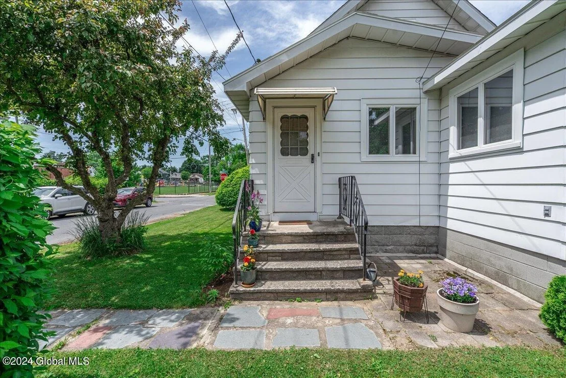 Photo of 1102 Baker Avenue