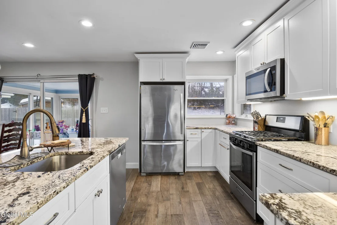 Photo of 27 Davis Avenue