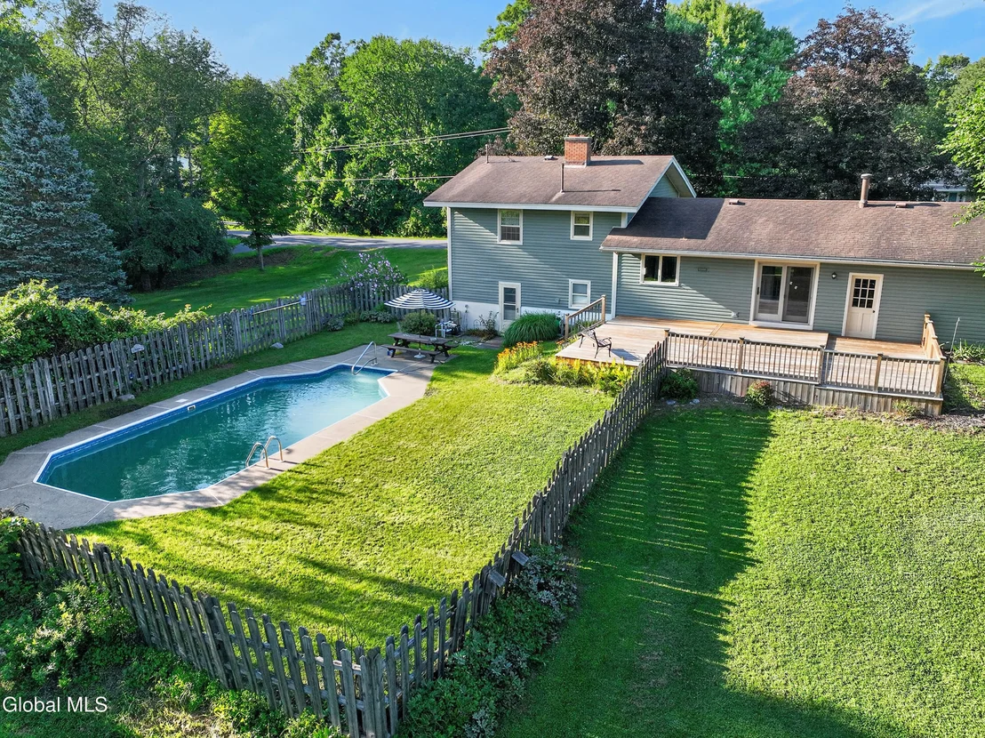 Photo of 137 Mammoth Spring Road