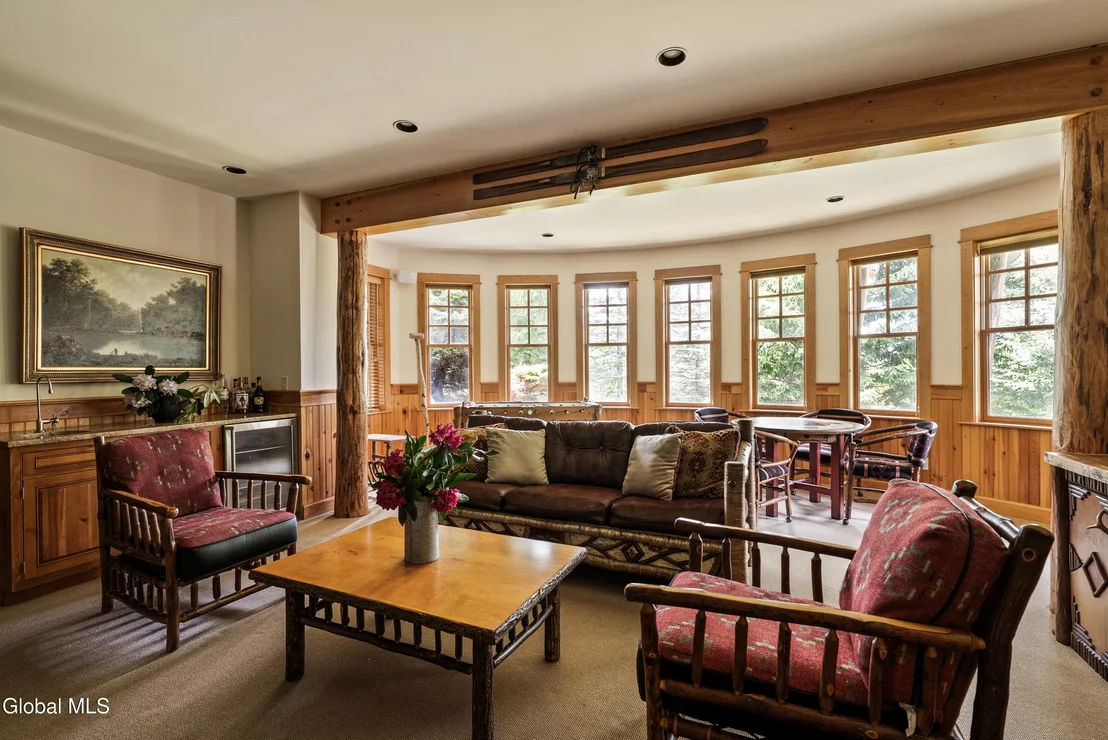 Photo of 6 White Way