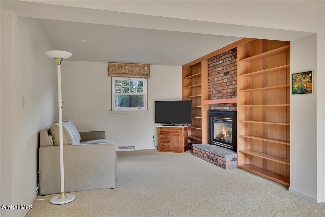 Photo of 109 Oakwood Drive