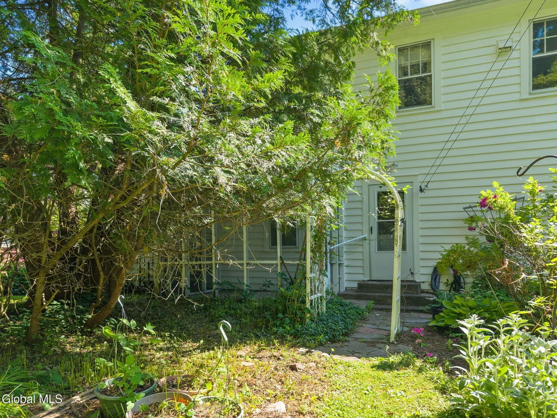 Photo of 122 Clinton Circle