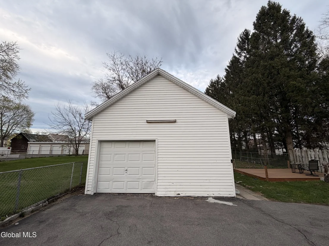 Photo of 1025 Hegeman Street