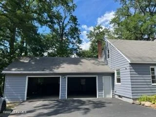 Photo of 2641 Aqueduct Road