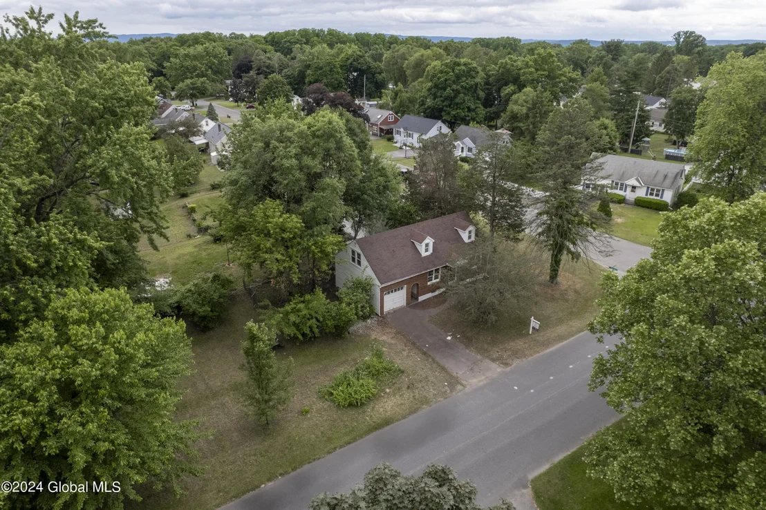 Photo of 1025 Peter Road