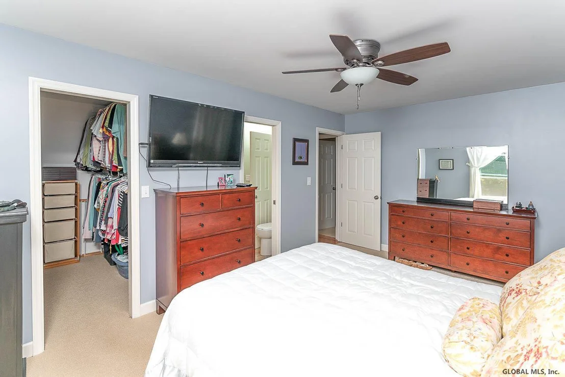 Photo of 31 OXFORD Circle