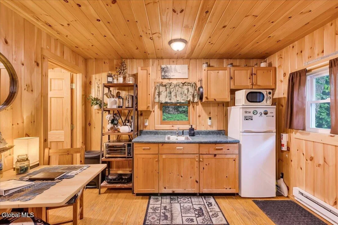 Photo of 1495 River Road