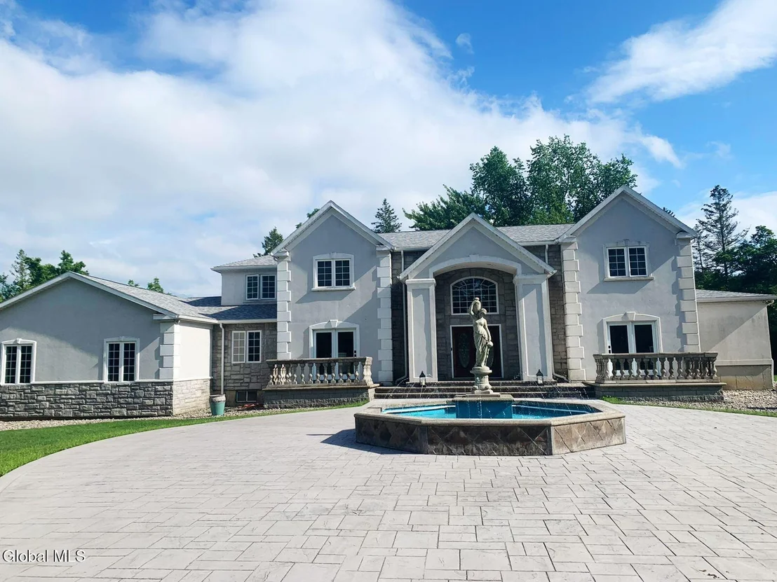 Photo of 2820 Balltown Road