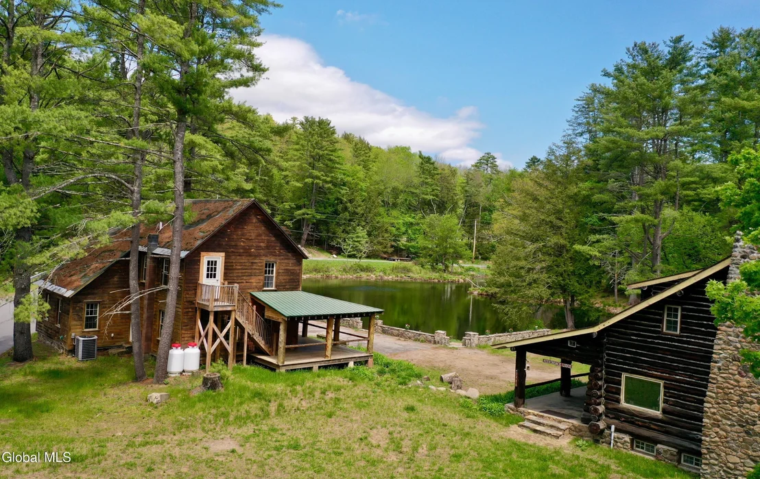 Photo of 746 Howe Road