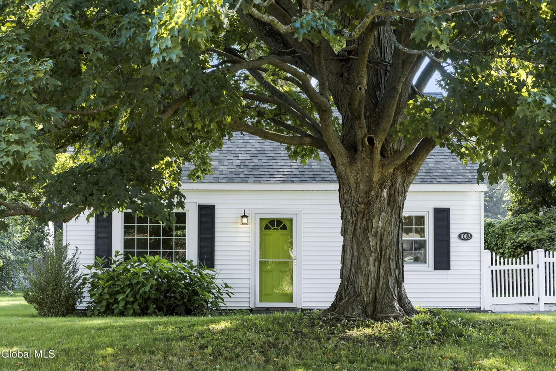 Photo of 1083 Inner Drive