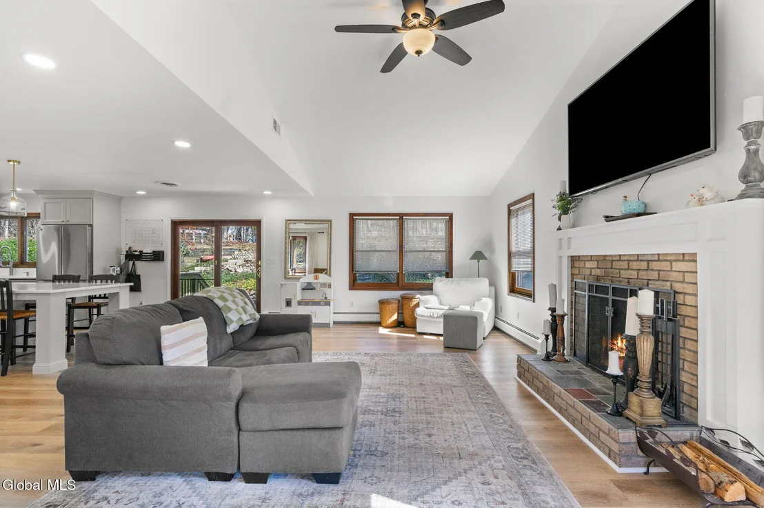 Photo of 19 Crown Point