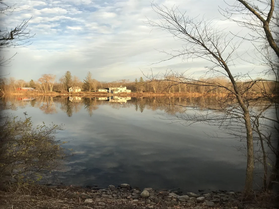Photo of 1237 W RIVER Road