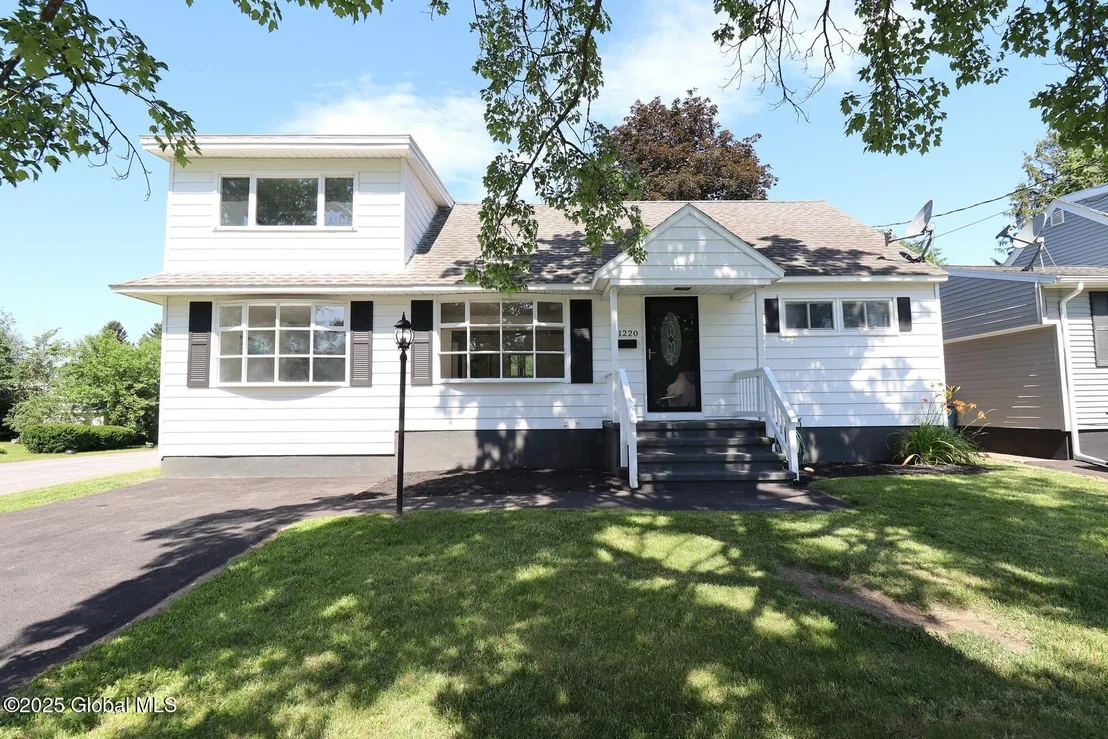 Photo of 1220 Hemlock Street