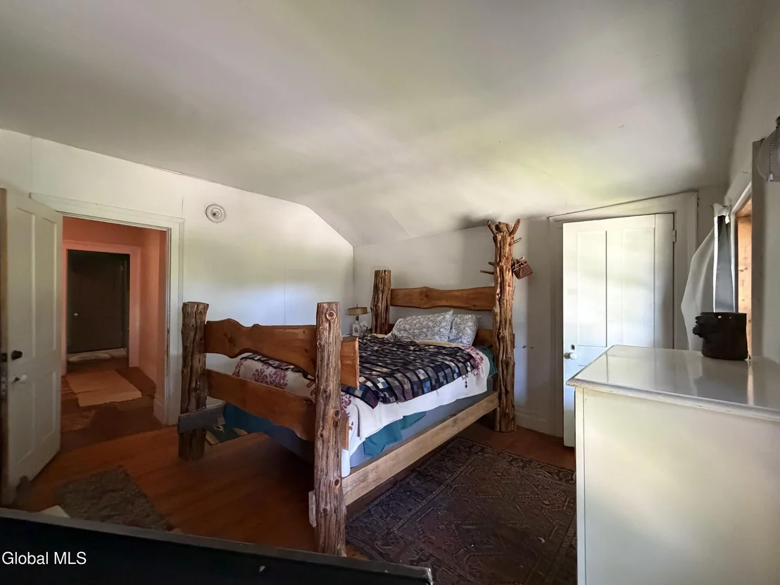 Photo of 2056 Creek Road