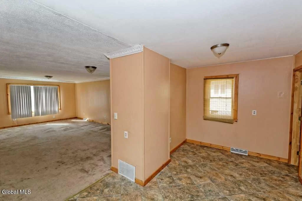 Photo of 3152 N Thompson Street