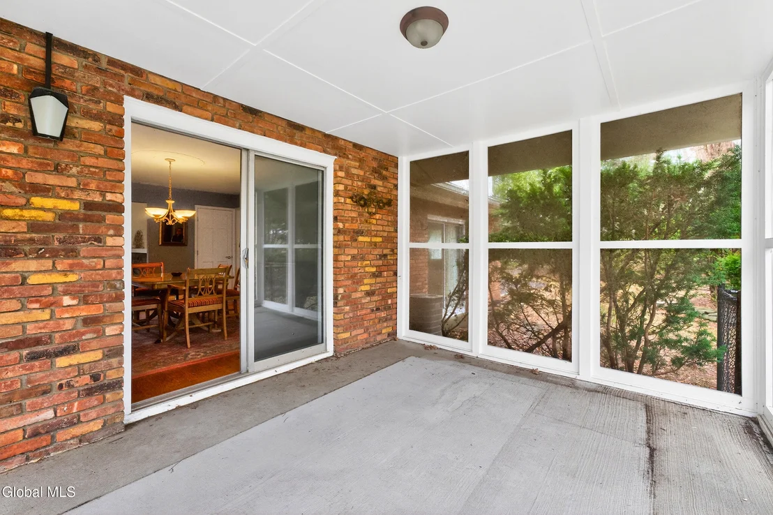 Photo of 7 N Maple Lane
