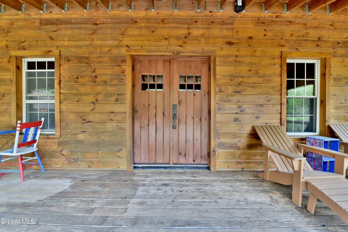 Photo of 746 Howe Road